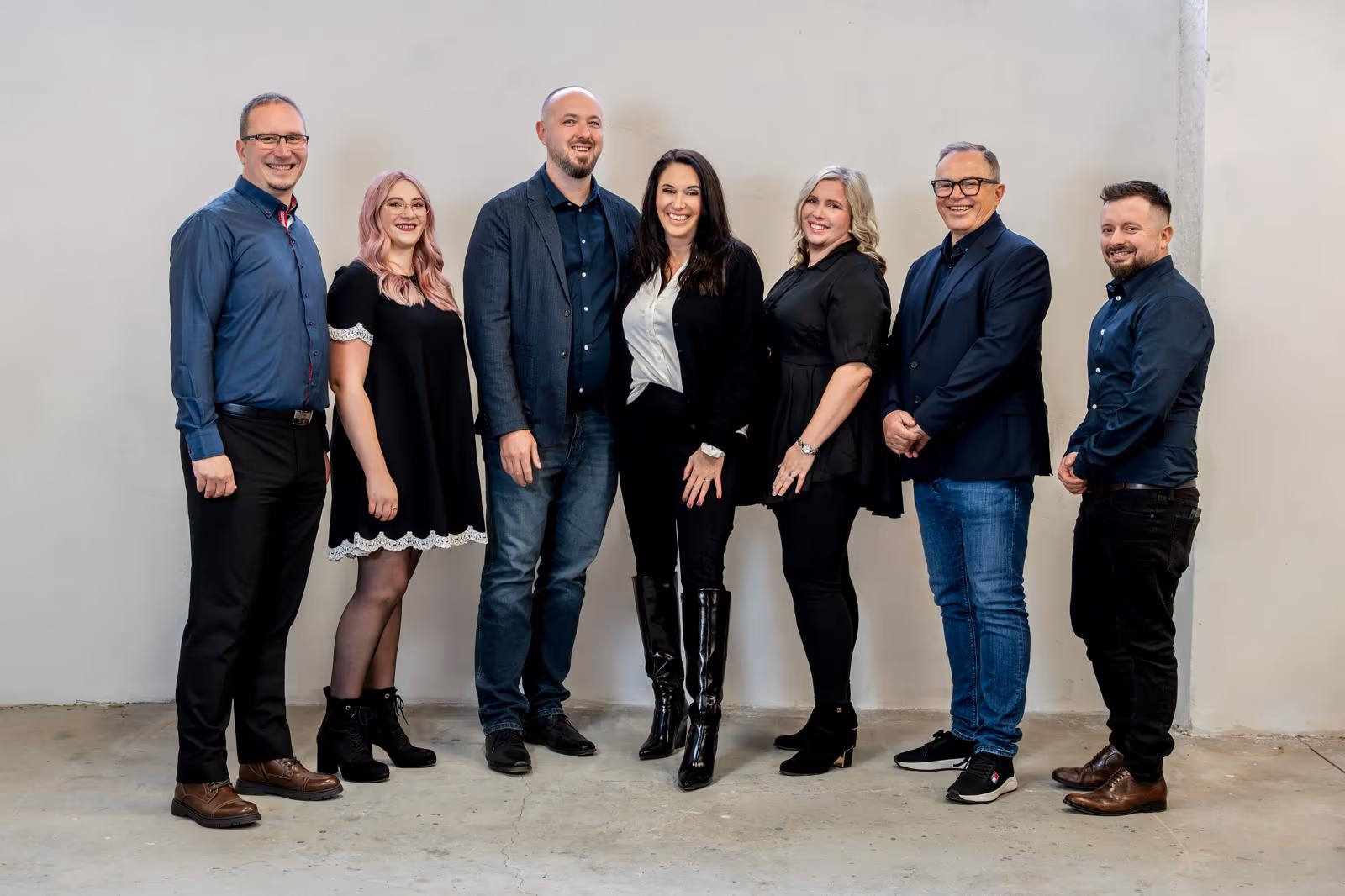 Tým realitní kanceláře Nisa Centrum Reality v kanceláři v Liberci